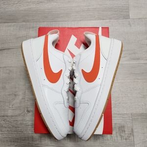 SOLD!!Nike Court